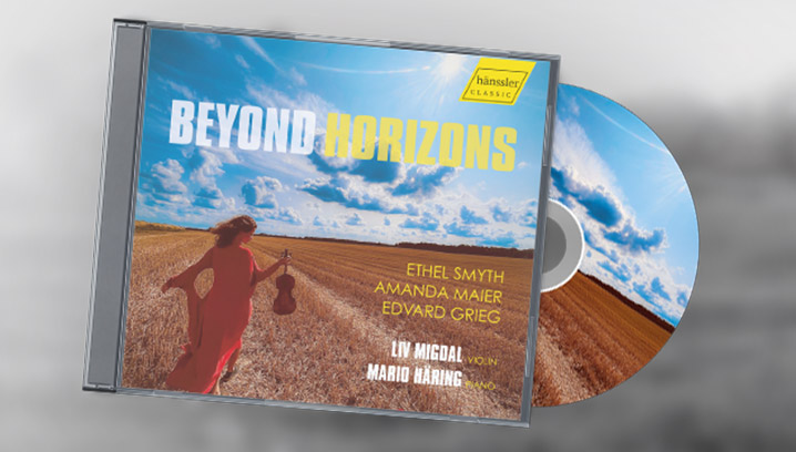CD-Cover von Migdal und Häring mit einer spielenden Frau im Feld, strahlt Freiheit und Harmonie aus.